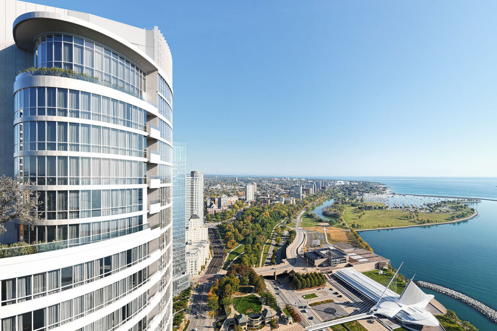 Couture Milwaukee-Hover Vista B -R01HR